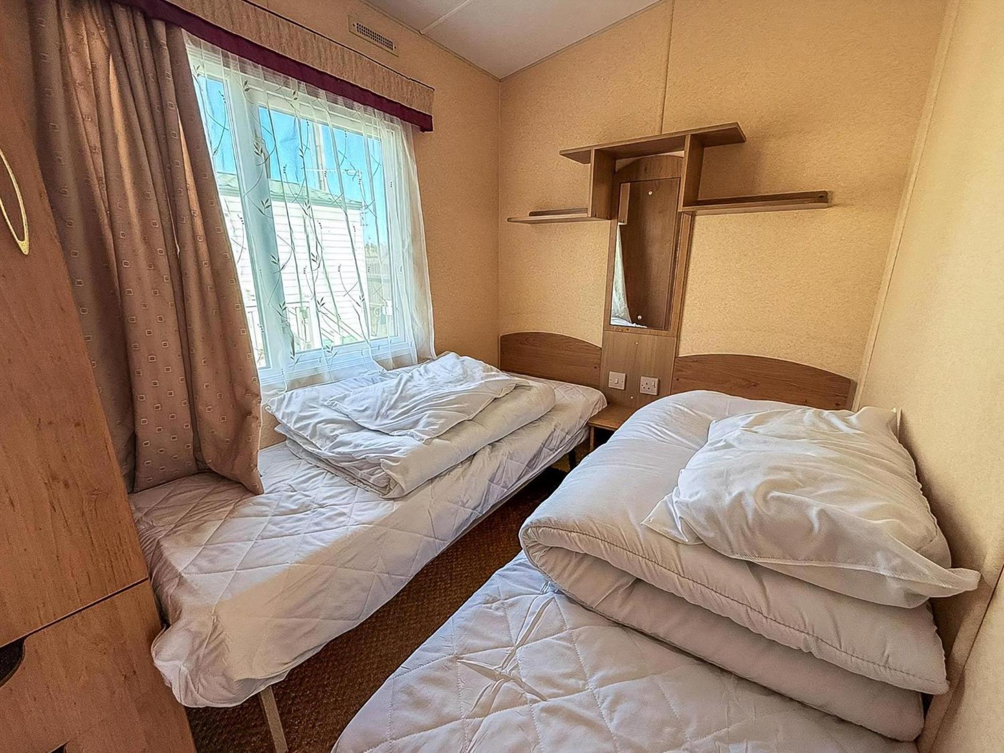 Superb Dog Friendly Caravan With Decking In Hunstanton In Norfolk Ref 13010L Exterior photo