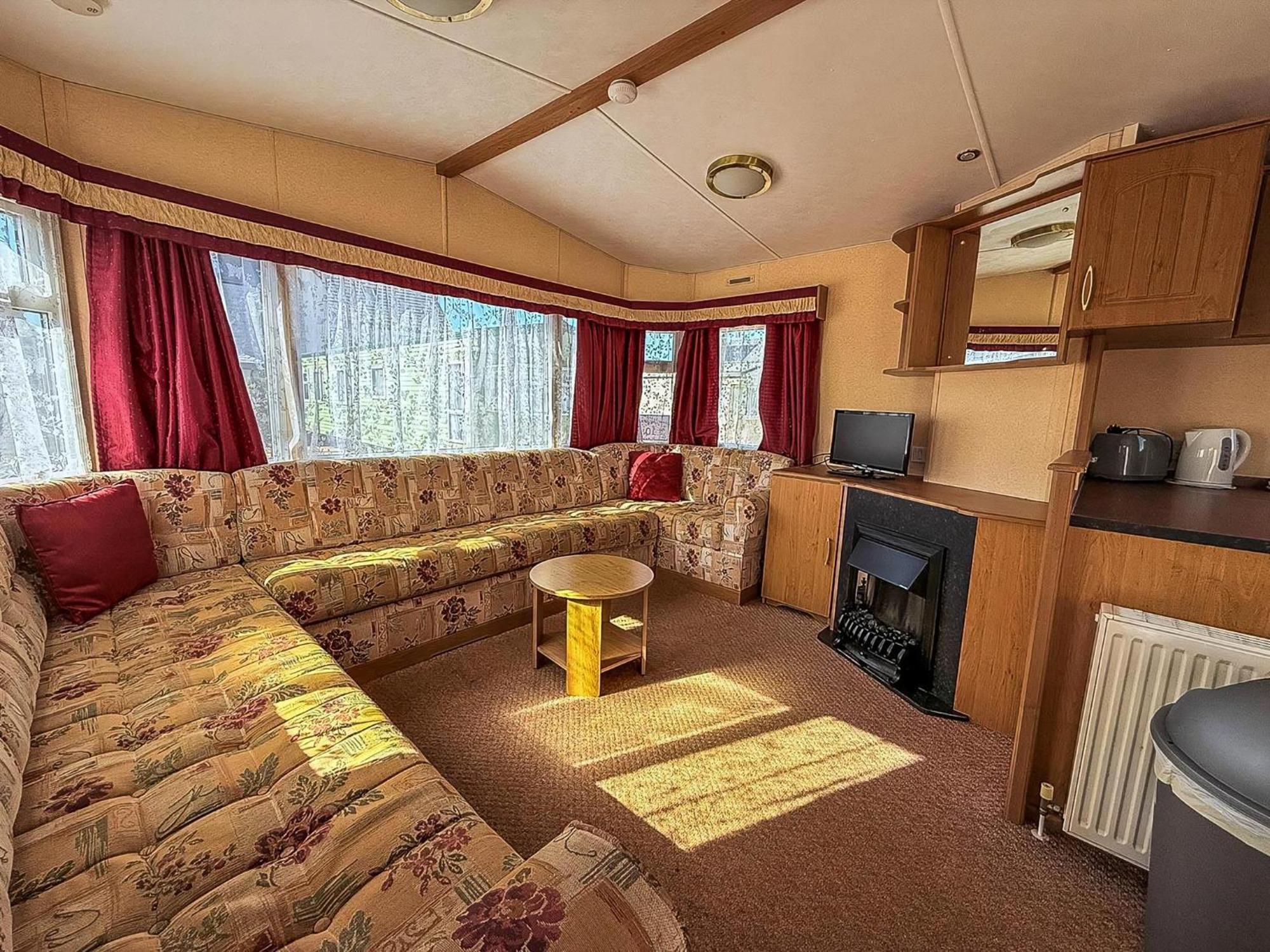 Superb Dog Friendly Caravan With Decking In Hunstanton In Norfolk Ref 13010L Exterior photo