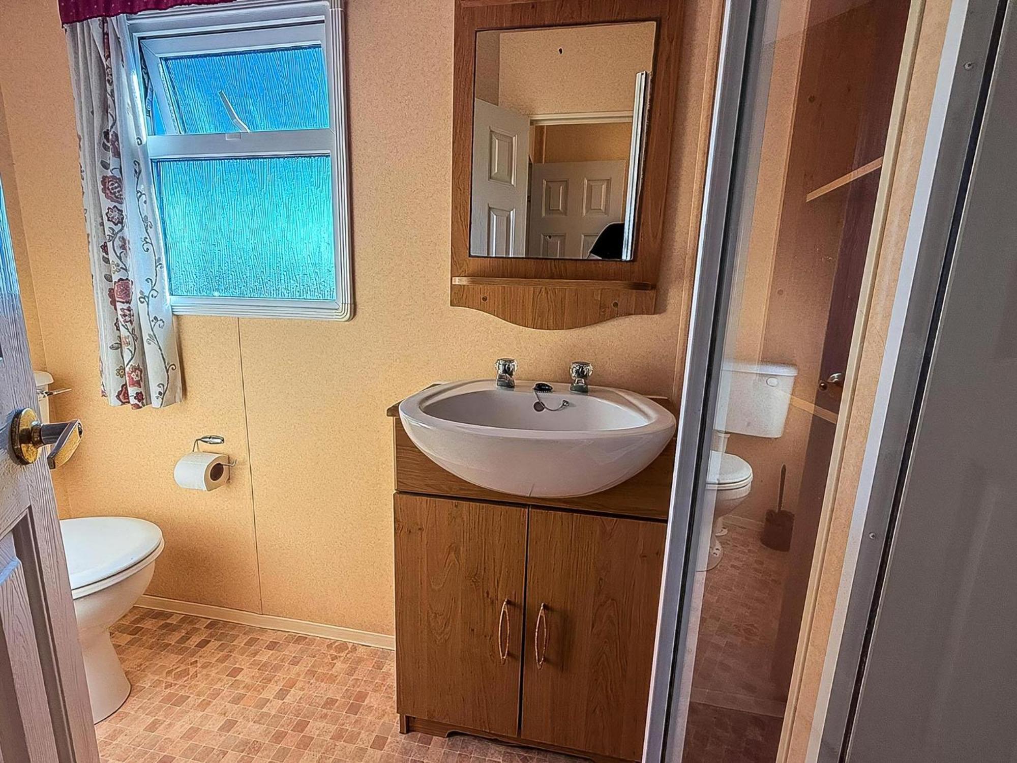 Superb Dog Friendly Caravan With Decking In Hunstanton In Norfolk Ref 13010L Exterior photo