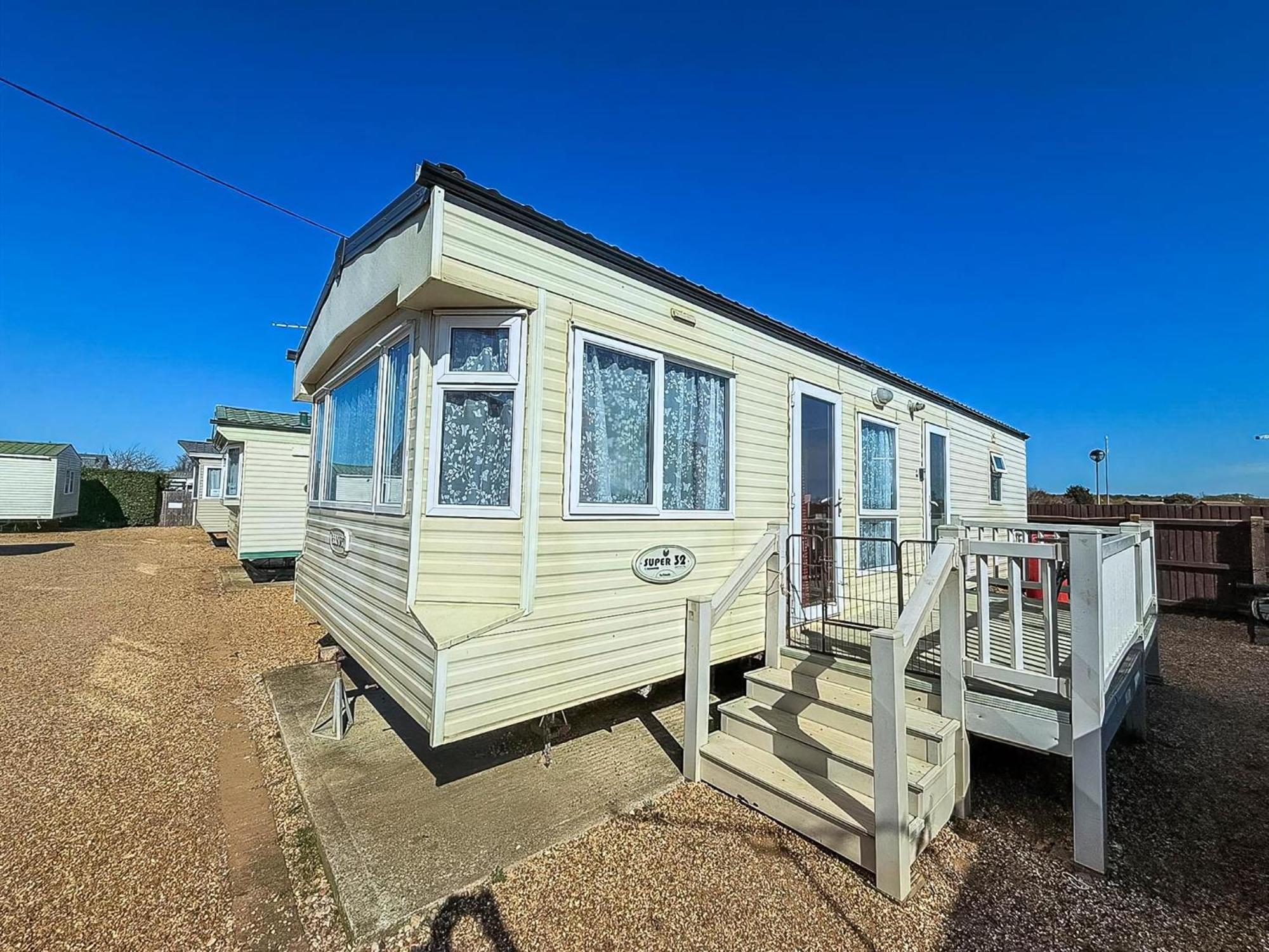 Superb Dog Friendly Caravan With Decking In Hunstanton In Norfolk Ref 13010L Exterior photo